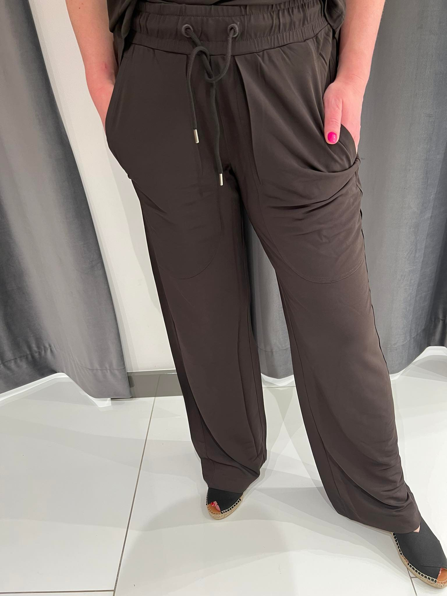 Spodnie dresowe w kolorze brązowym Margittes 46728-2004-60003